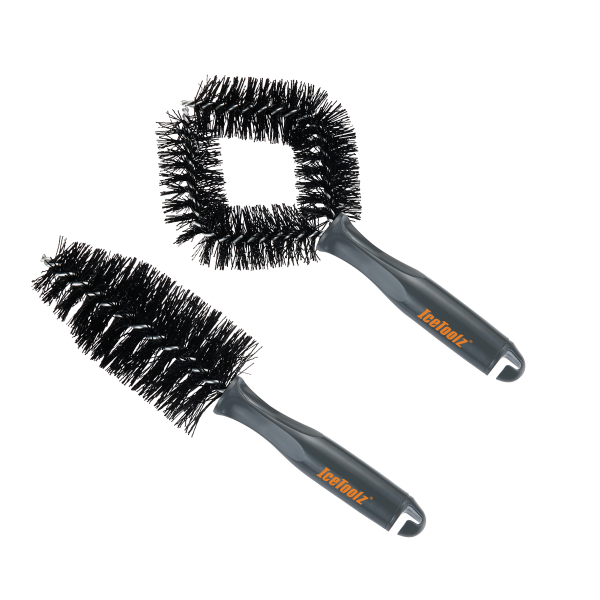 Brush set frame cleaning